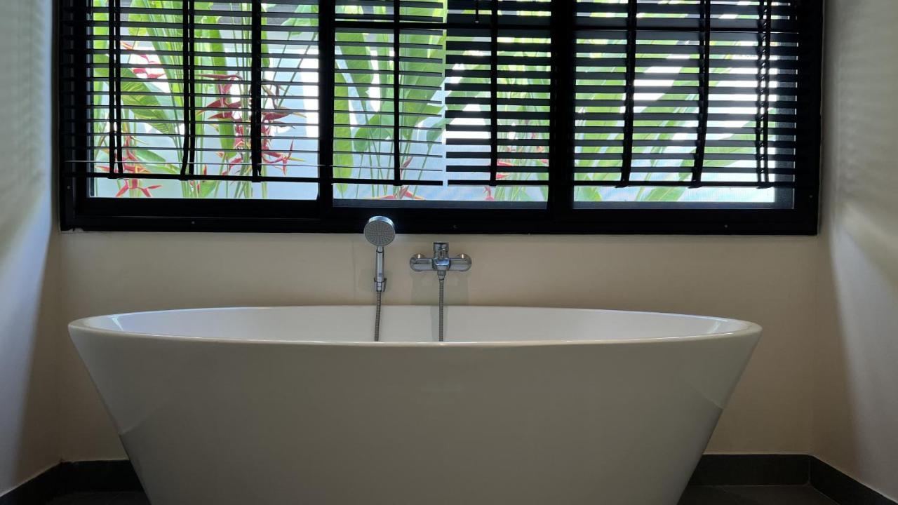 Plunge Tropic Villas 2 Naiharn Rawai Eksteriør billede