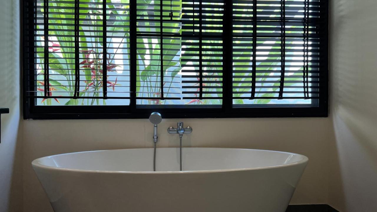 Plunge Tropic Villas 2 Naiharn Rawai Eksteriør billede